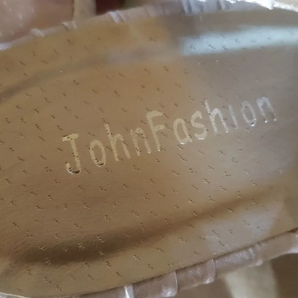 NWOT Ladies Designer Pumps by JOHN FASHION